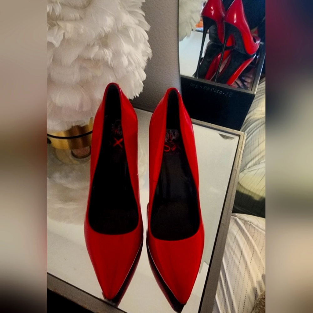 Donald Pliner Red Heels